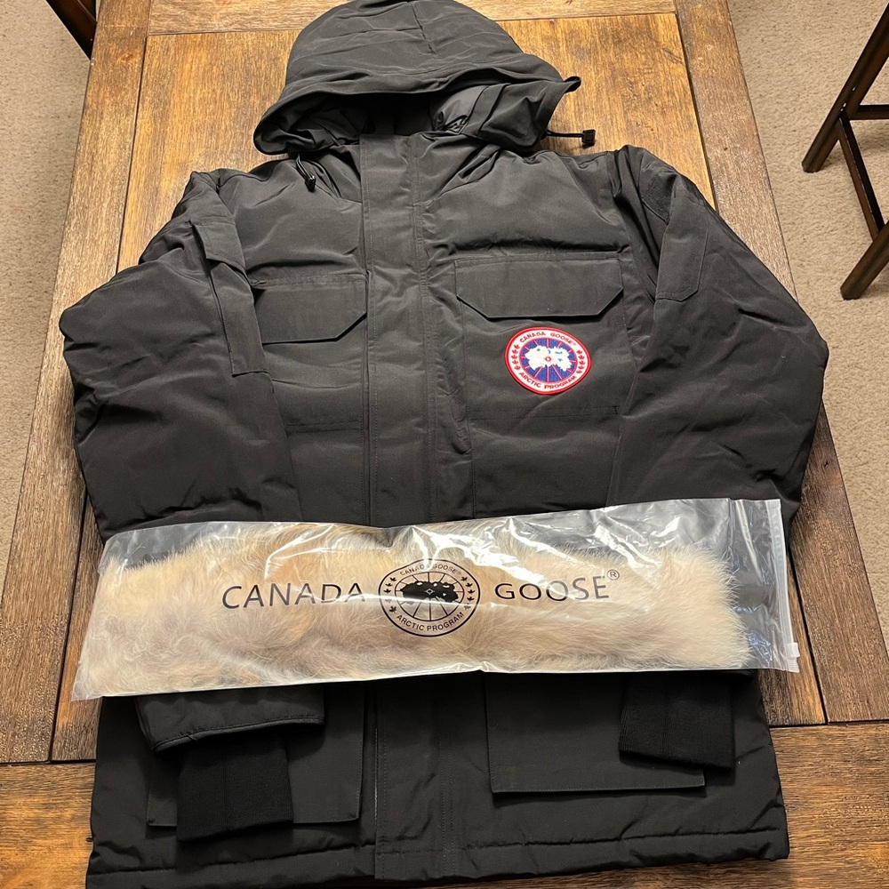 Canada Goose Expedition Parka Men’s size S Black